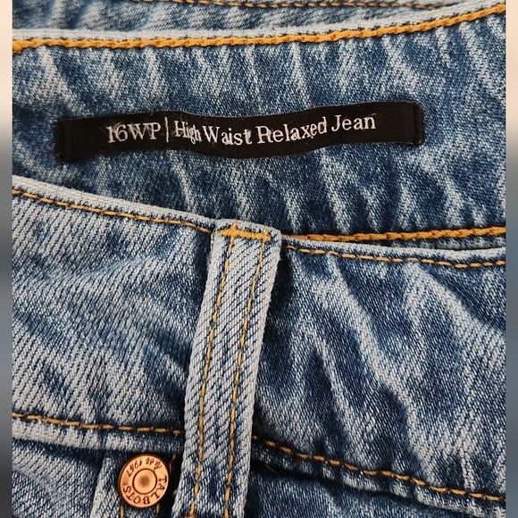Talbots High Waist Relaxed Jeans - Calypso Wash 16WPetite - Picture 3 of 9